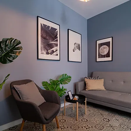 Chic Black & White 2br Retreat On Dambovitei *