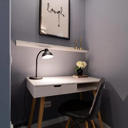 Chic Black & White 2br Retreat On Dambovitei