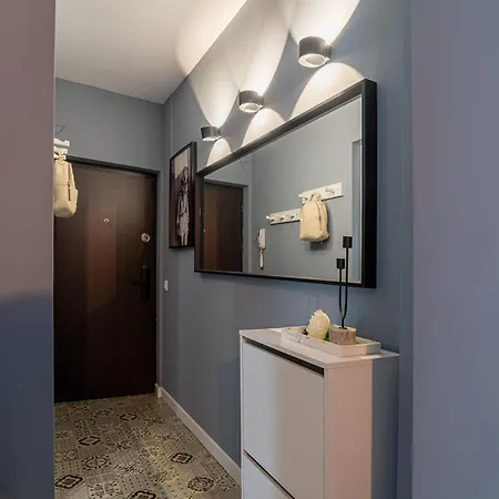 Chic Black & White 2br Retreat On Dambovitei Bucharest