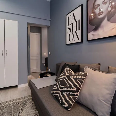 Chic Black & White 2br Retreat On Dambovitei Bucharest