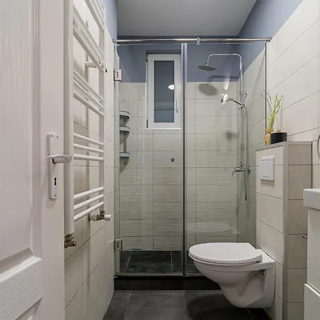Chic Black & White 2br Retreat On Dambovitei Apartment Bucharest