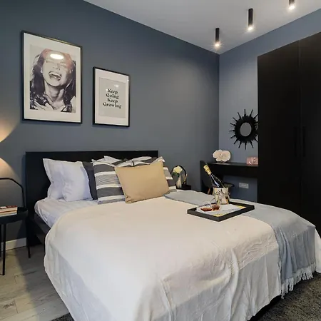 Apartment Chic Black & White 2br Retreat On Dambovitei Bucharest