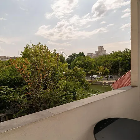 Apartment Chic Black & White 2br Retreat On Dambovitei