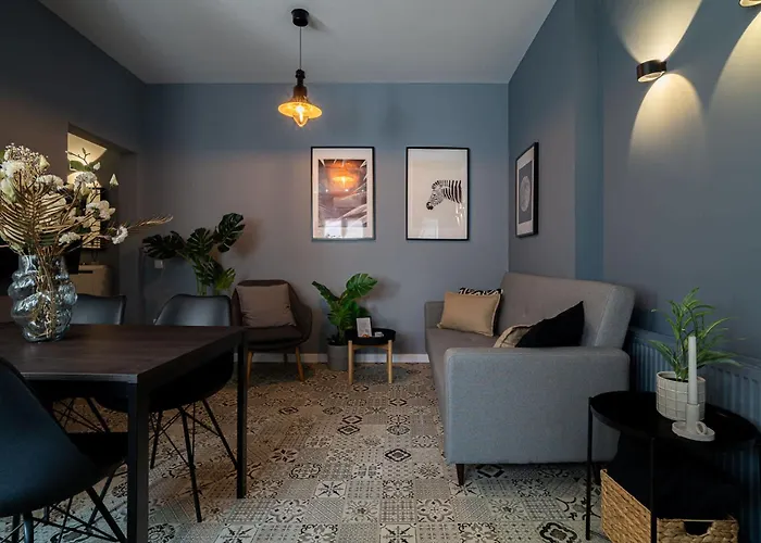 Chic Black & White 2br Retreat On Dambovitei Bükreş