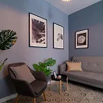 Chic Black & White 2br Retreat On Dambovitei *
