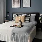 Chic Black & White 2br Retreat On Dambovitei شقة بوخارست