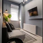 Chic Black & White 2br Retreat On Dambovitei * بوخارست