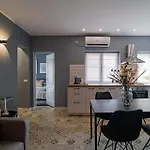 Chic Black & White 2br Retreat On Dambovitei بوخارست
