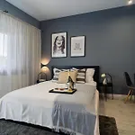 Chic Black & White 2br Retreat On Dambovitei شقة