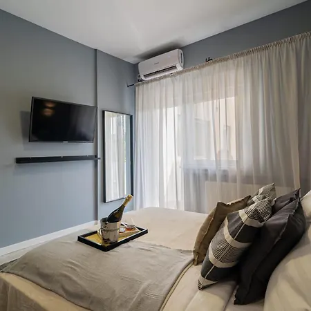 Chic Black & White 2br Retreat On Dambovitei