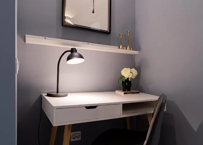 Chic Black & White 2br Retreat On Dambovitei