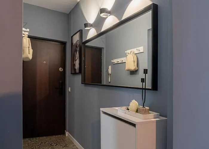 Chic Black & White 2br Retreat On Dambovitei Bucharest