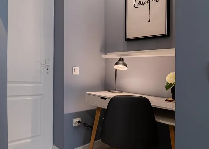 Chic Black & White 2br Retreat On Dambovitei شقة بوخارست