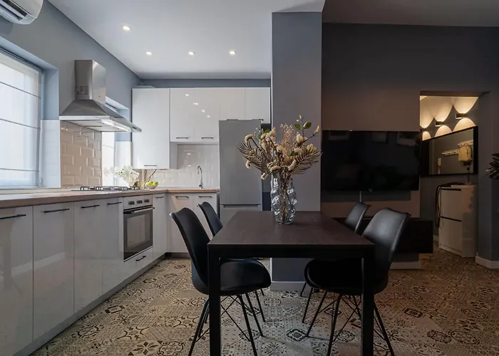 Chic Black & White 2br Retreat On Dambovitei بوخارست