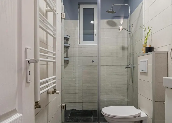 Chic Black & White 2br Retreat On Dambovitei Apartman Bukarest