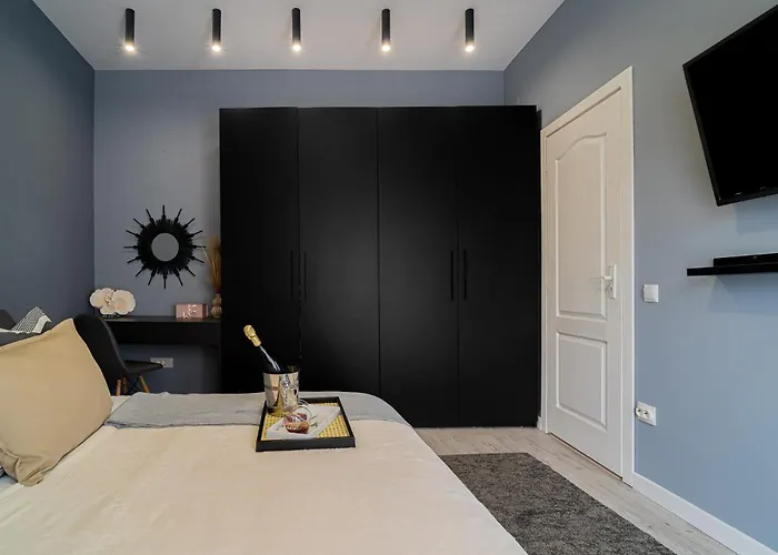 Chic Black & White 2br Retreat On Dambovitei * Bukarest