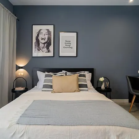 Chic Black & White 2br Retreat On Dambovitei Appartement Boekarest